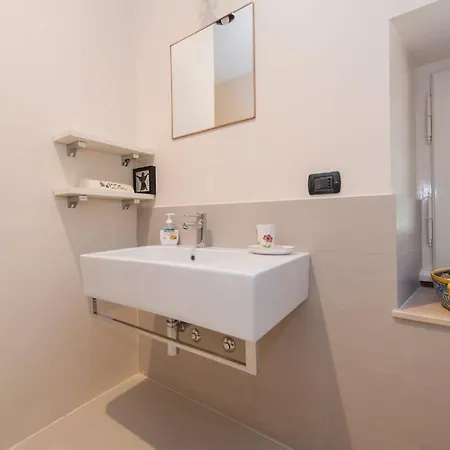 Super Equipped Fine Elegant Colosseum Daire Roma